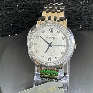 Women's NWT White Etched Face with Crystaled Bezel & Silver Chained Bracelet